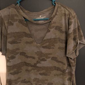 American Eagle Cropped camo tee